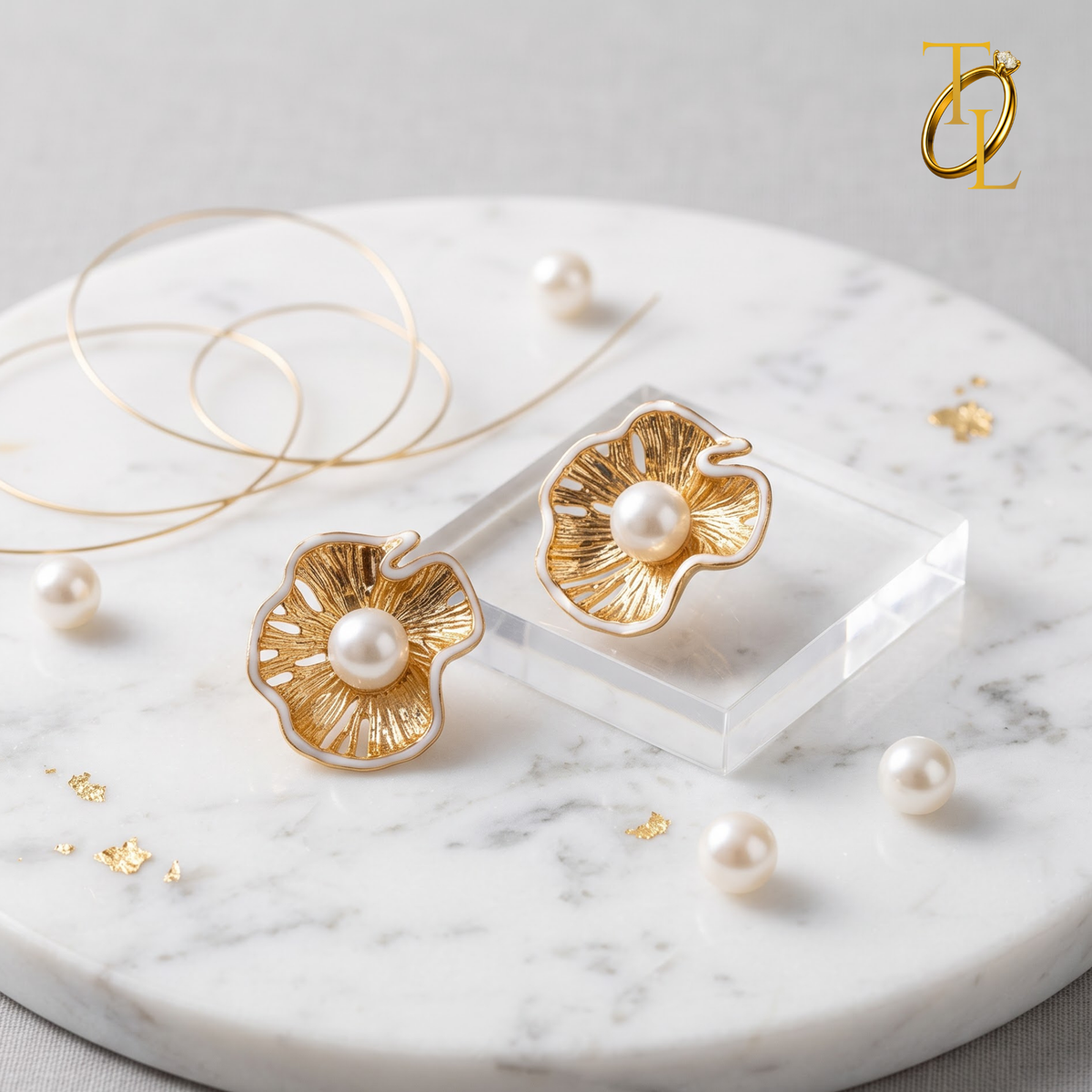 Pearl Kiss Earring